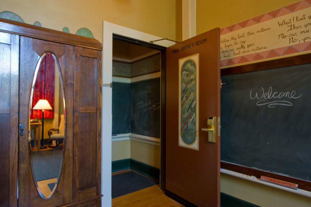 Mcmenamins Kennedy School Hotel Портланд Екстериор снимка