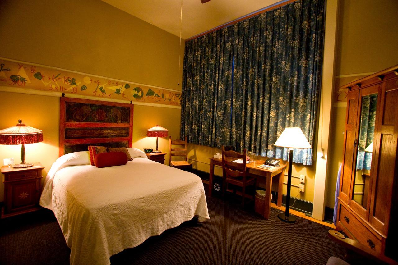 Mcmenamins Kennedy School Hotel Портланд Екстериор снимка