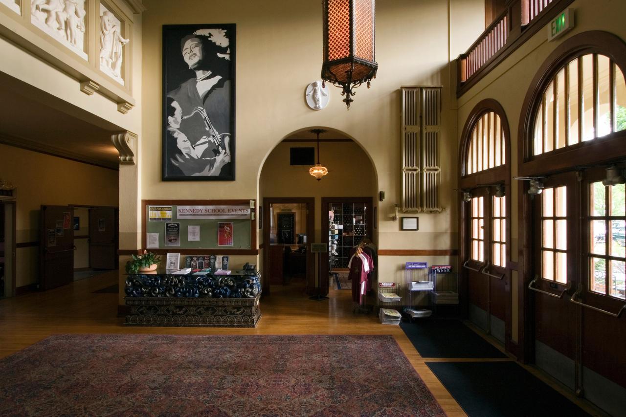 Mcmenamins Kennedy School Hotel Портланд Екстериор снимка