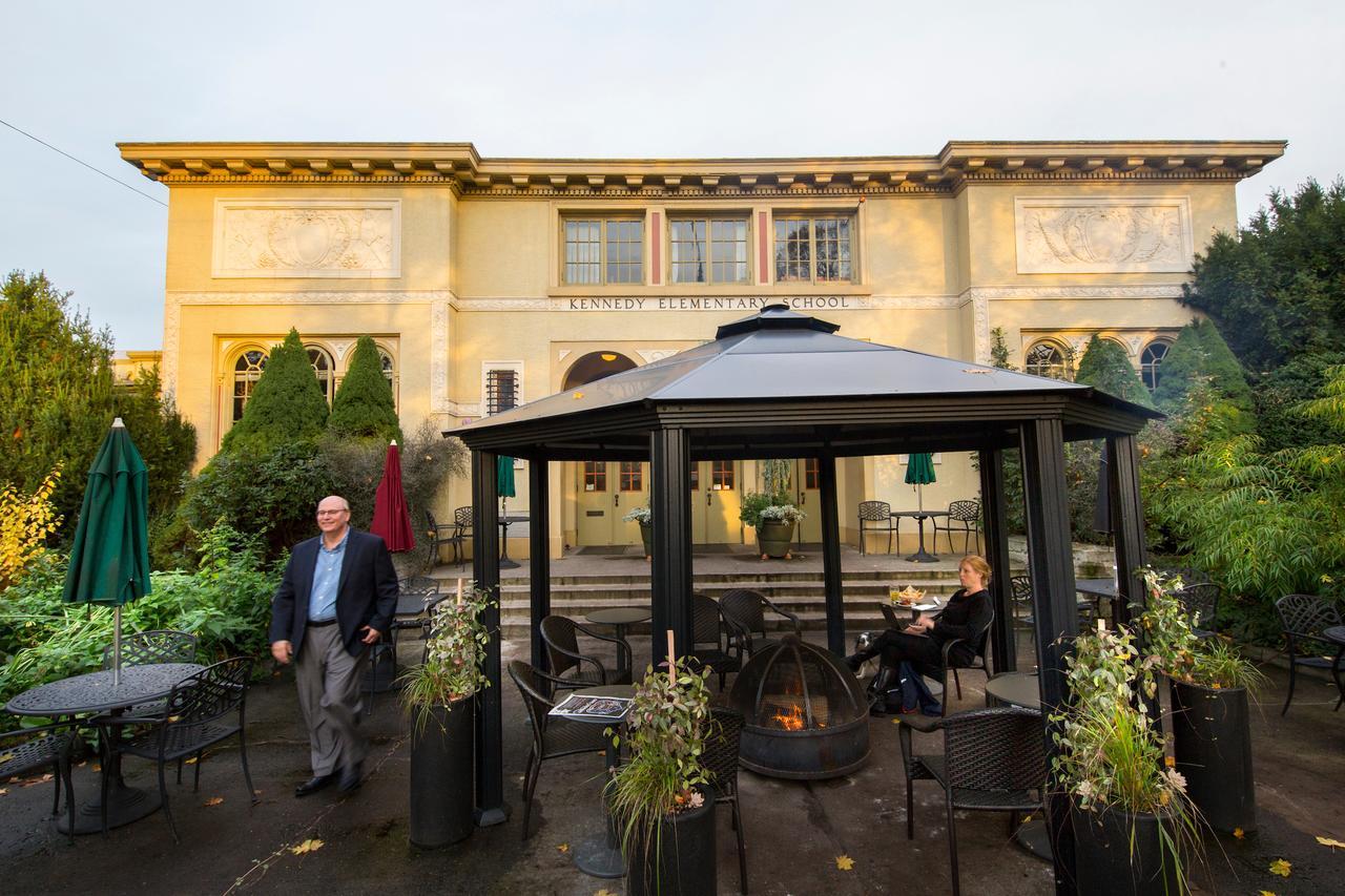 Mcmenamins Kennedy School Hotel Портланд Екстериор снимка