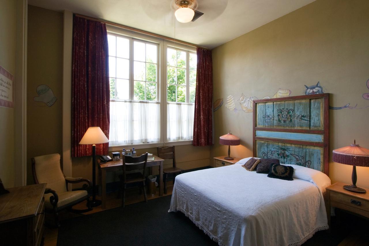 Mcmenamins Kennedy School Hotel Портланд Екстериор снимка