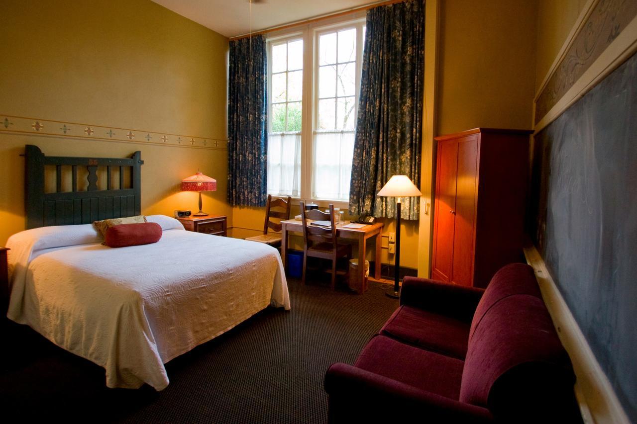 Mcmenamins Kennedy School Hotel Портланд Екстериор снимка