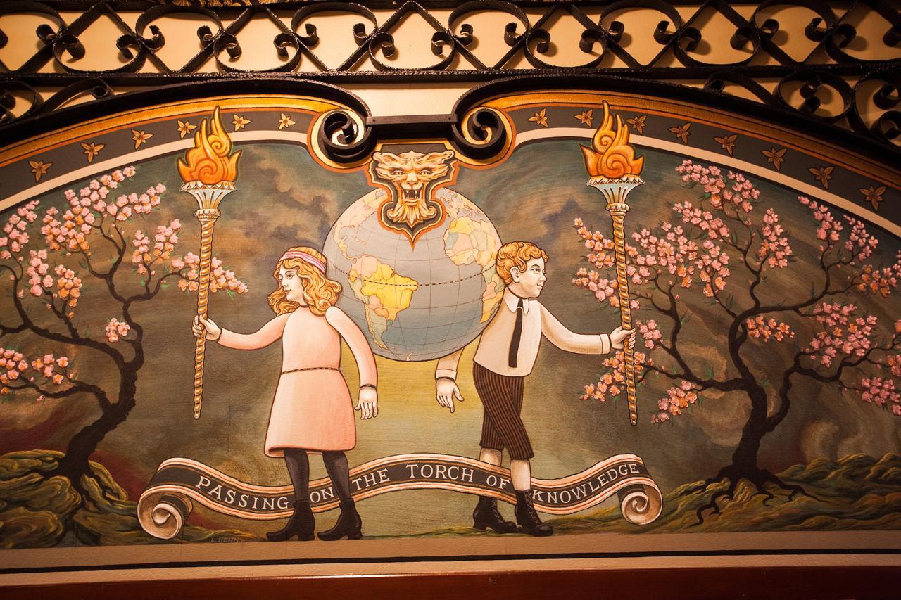 Mcmenamins Kennedy School Hotel Портланд Екстериор снимка