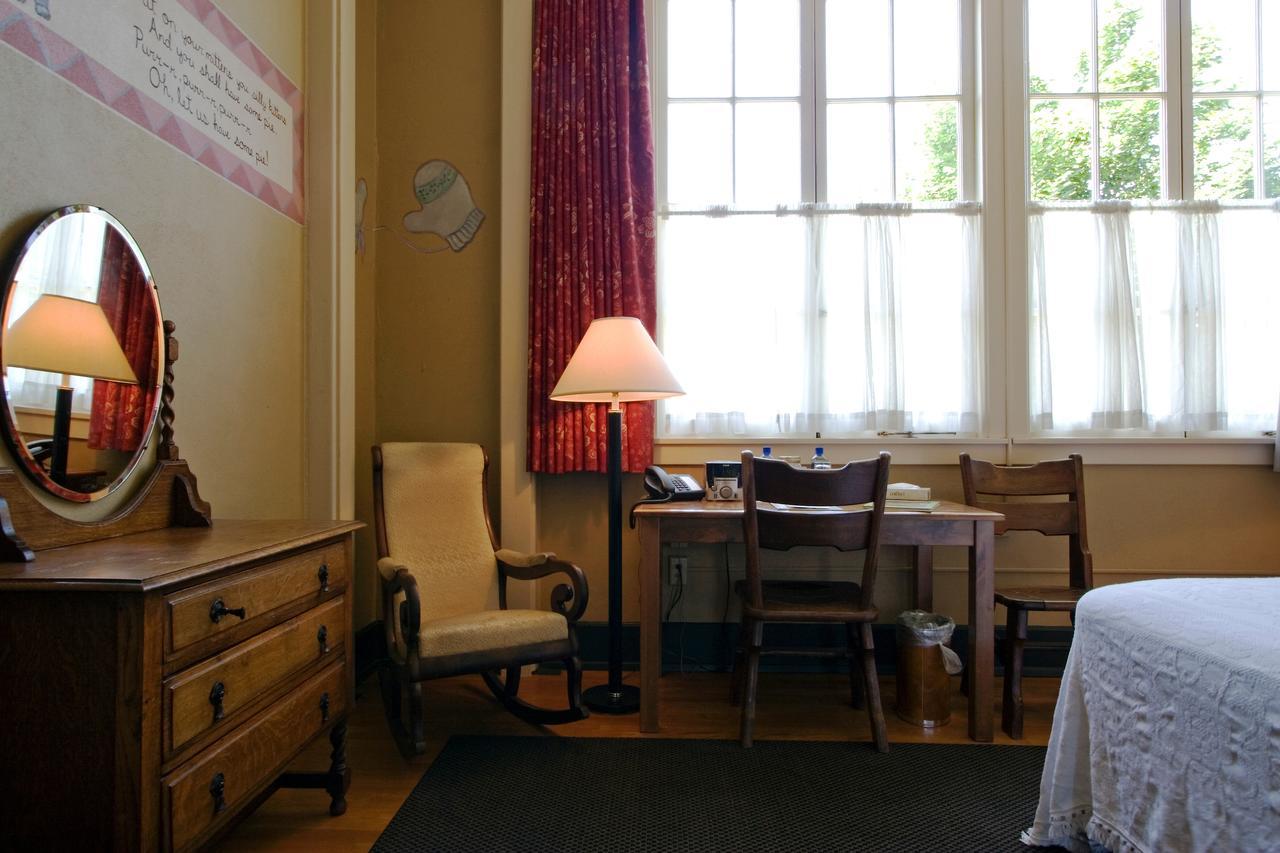 Mcmenamins Kennedy School Hotel Портланд Екстериор снимка